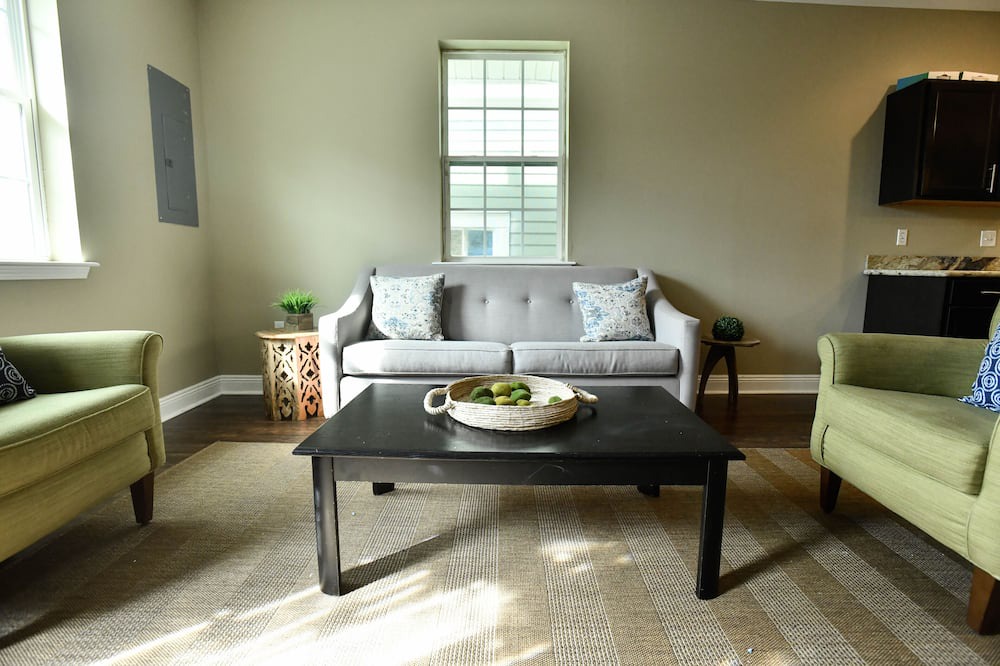 Photo of Livingroom in Mid-City