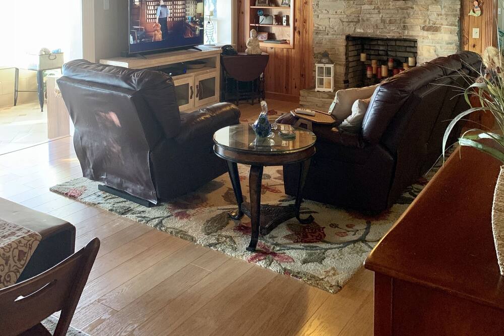 Photo of Livingroom in Melrose