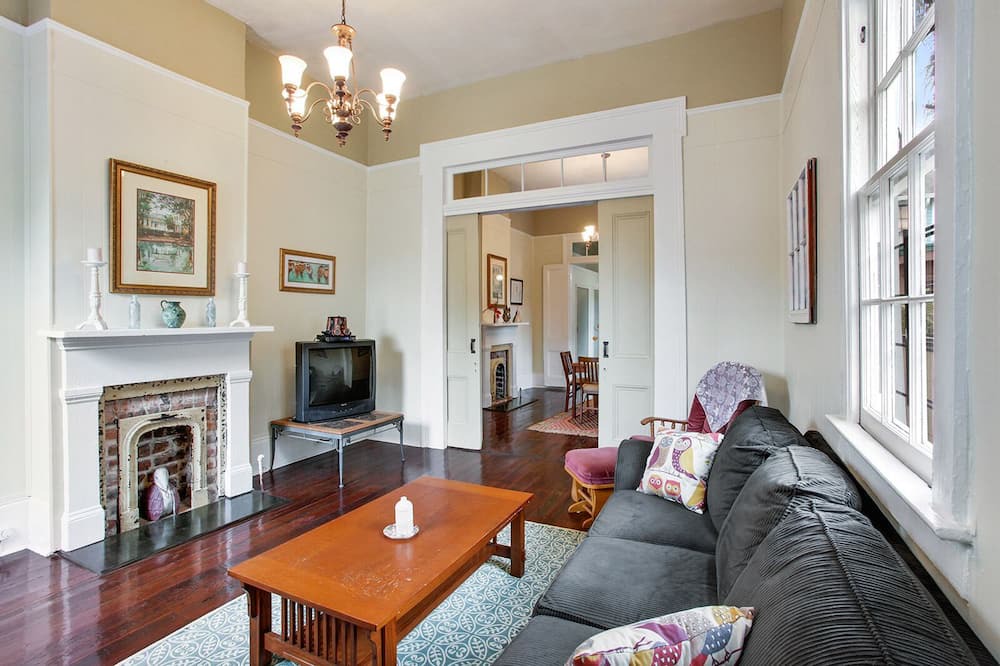 Photo of Livingroom in French Quarter