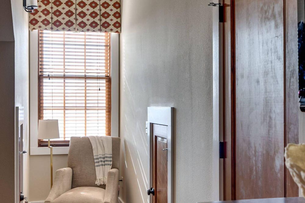 Photo of Livingroom in Baytowne Wharf