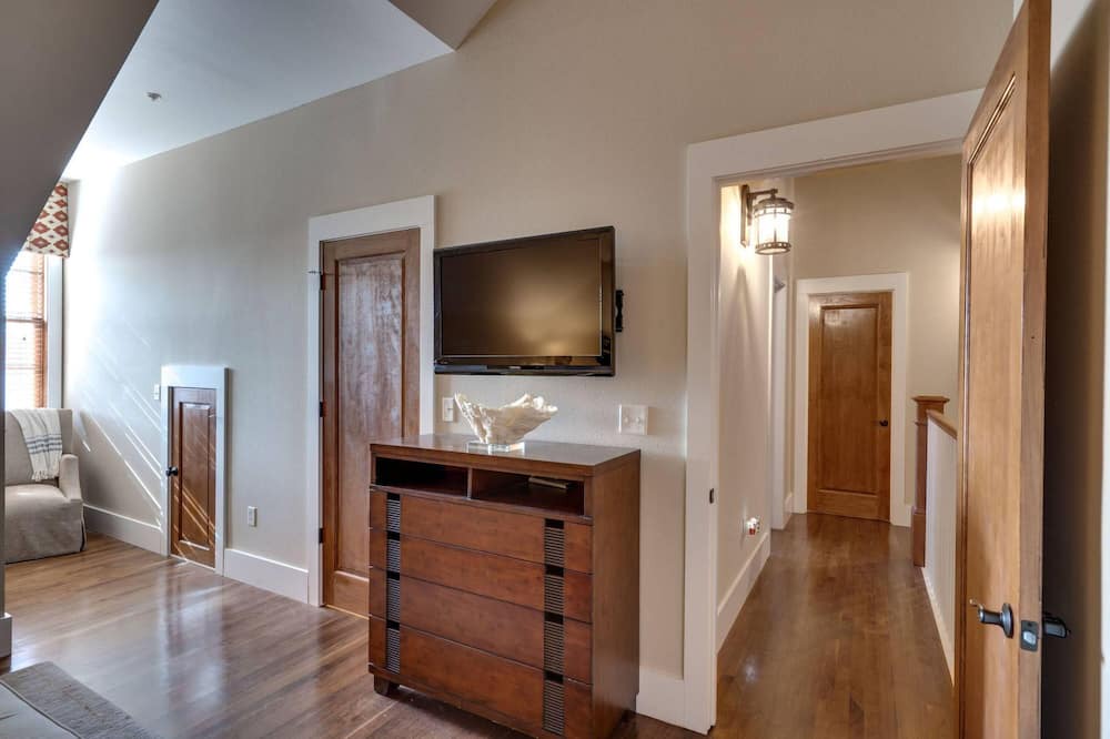 Photo of Livingroom in Baytowne Wharf