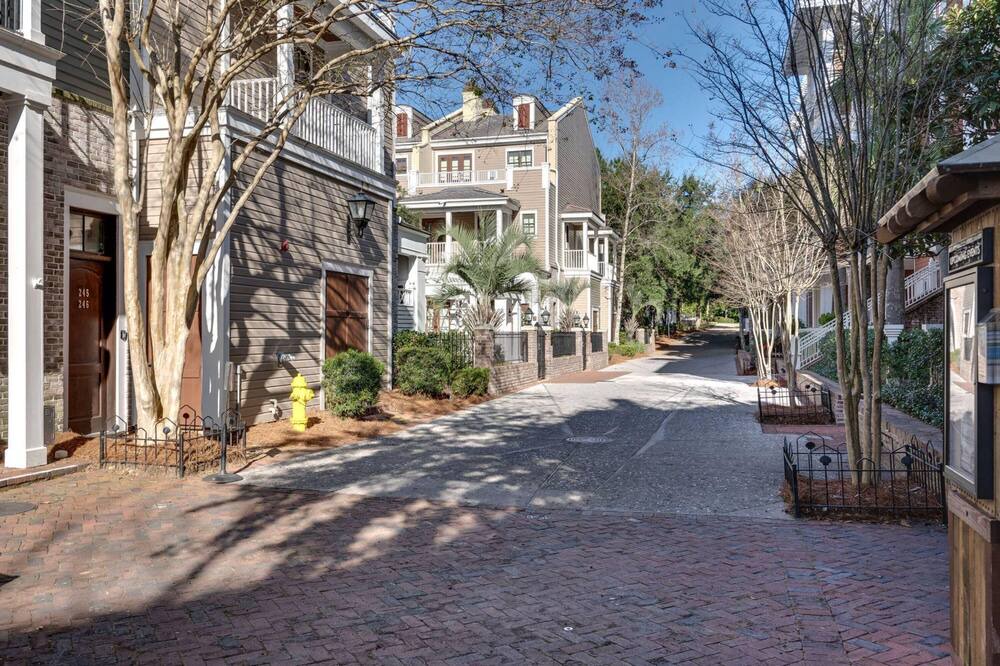 Photo of Outdoor in Baytowne Wharf