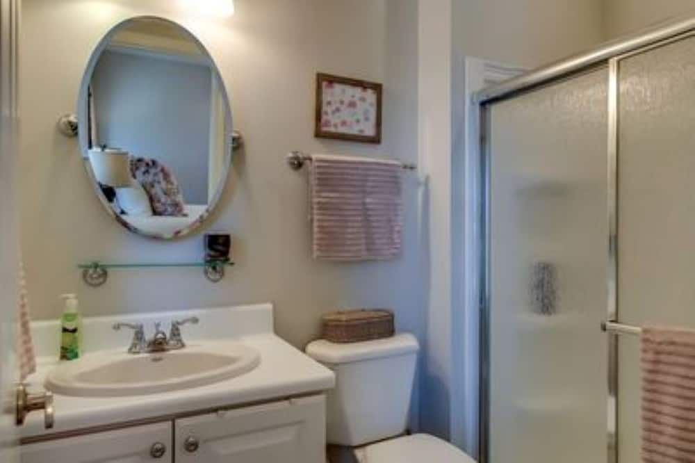 Photo of Bathroom in Royal Lagoons