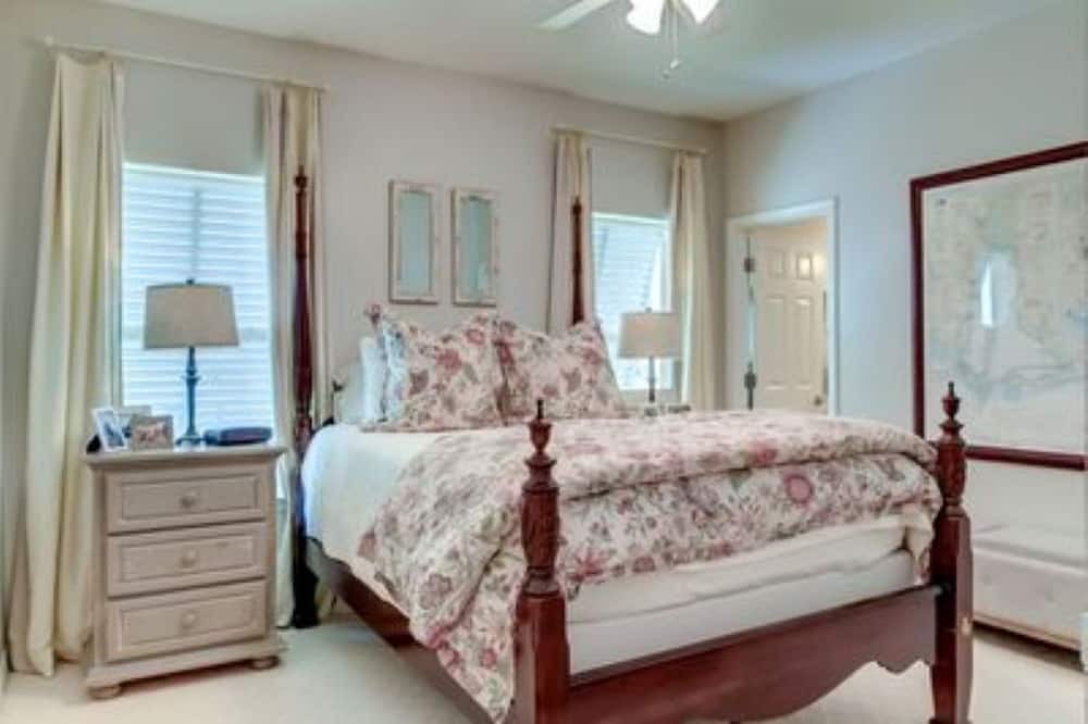 Photo of Bedroom in Royal Lagoons