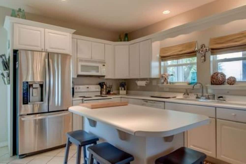 Photo of Kitchen in Royal Lagoons