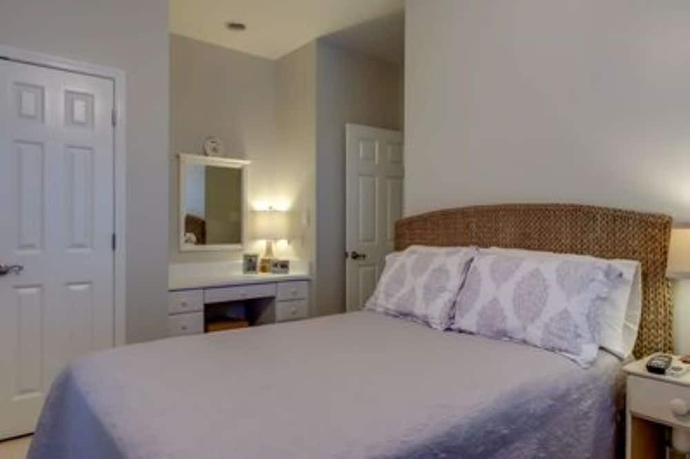 Photo of Bedroom in Royal Lagoons