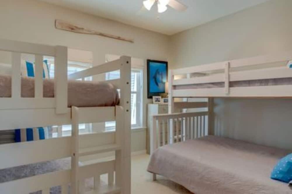 Photo of Bedroom in Royal Lagoons