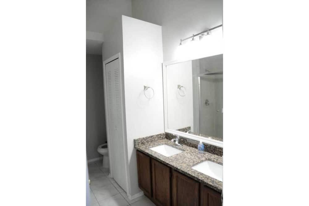 Photo of Bathroom in Williamsburg