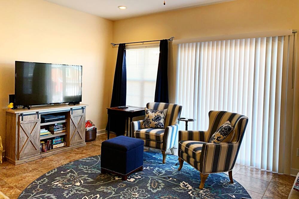 Photo of Livingroom in Enterprise
