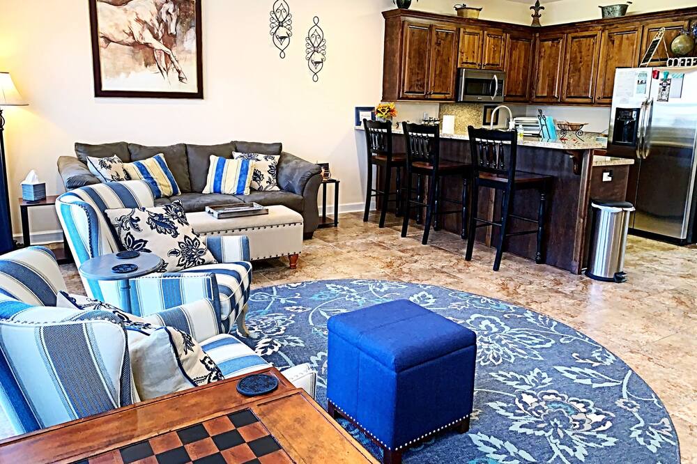 Photo of Livingroom in Enterprise