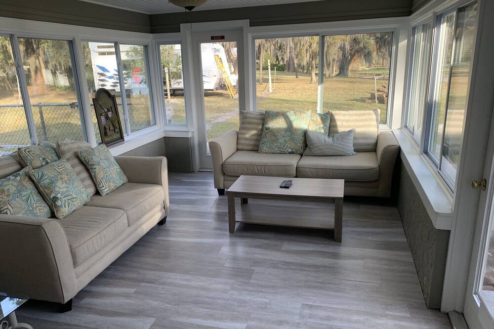 Photo of Livingroom in East Palatka