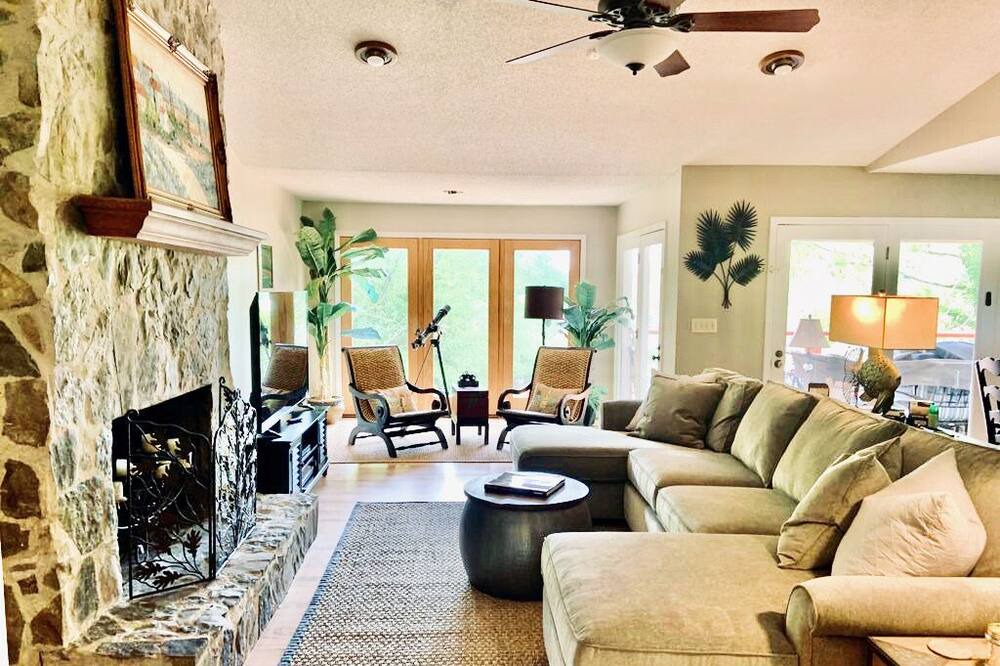 Photo of Bedroom in Northport