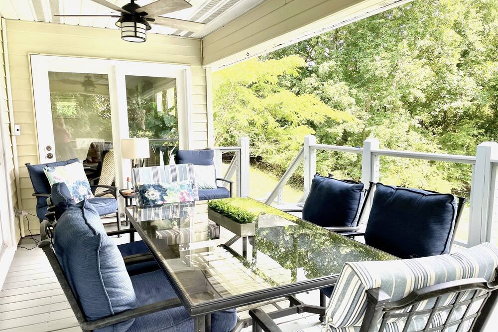 Photo of Bedroom in Northport