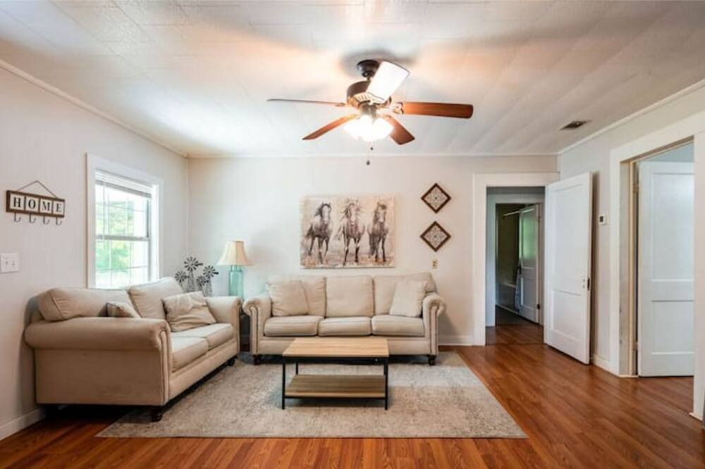 Photo of Livingroom in Lake City