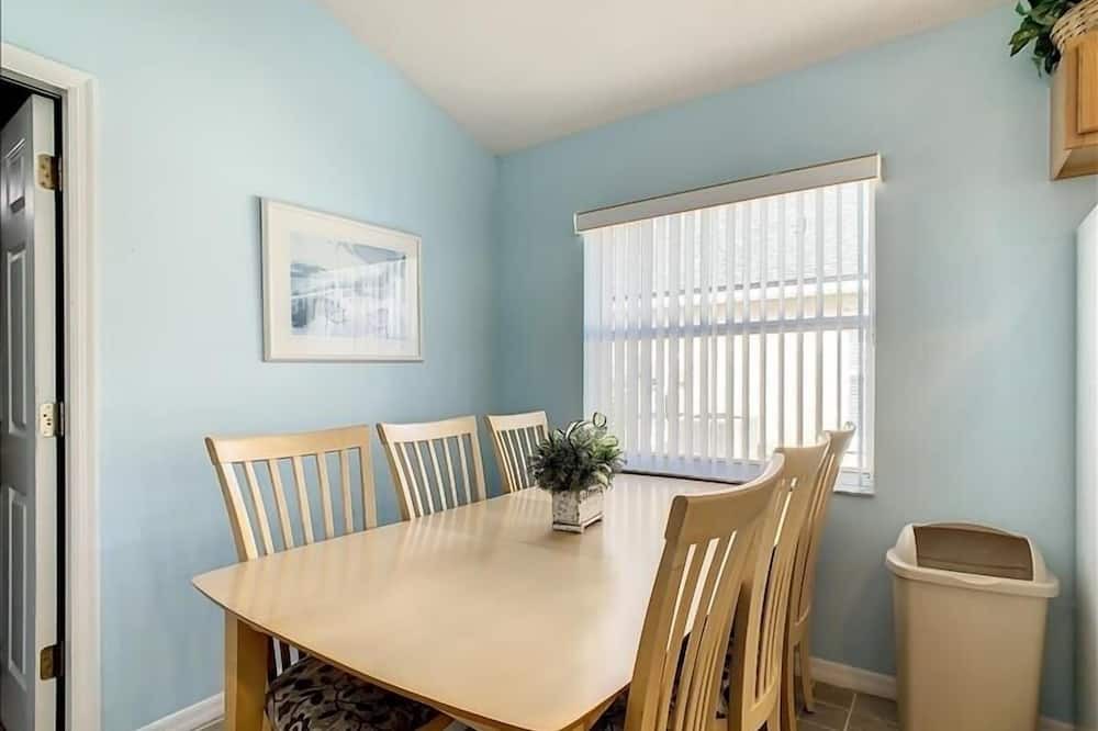 Photo of Bedroom in Florida Pines