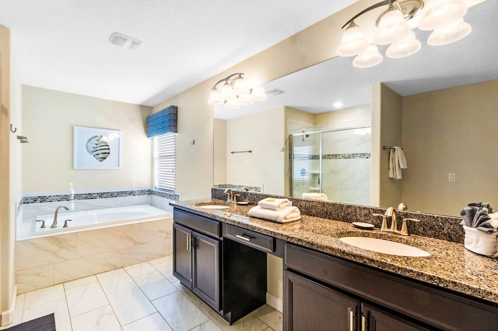 Photo of Bathroom in Sunridge Woods
