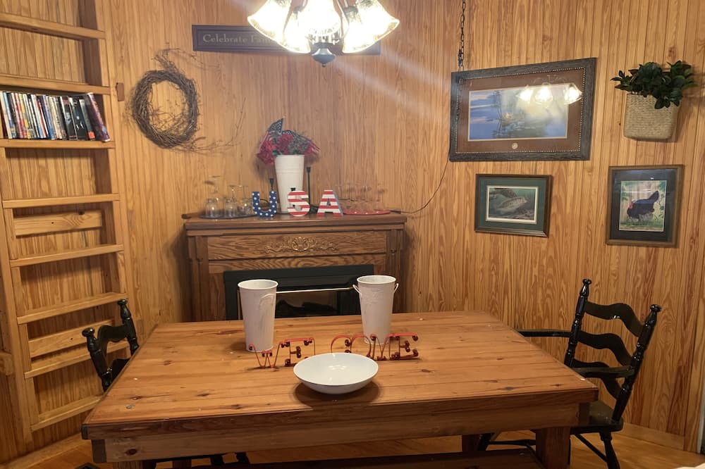 Photo of Livingroom in Lucedale