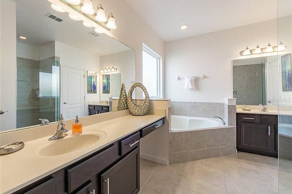 Photo of Bathroom in Loughman