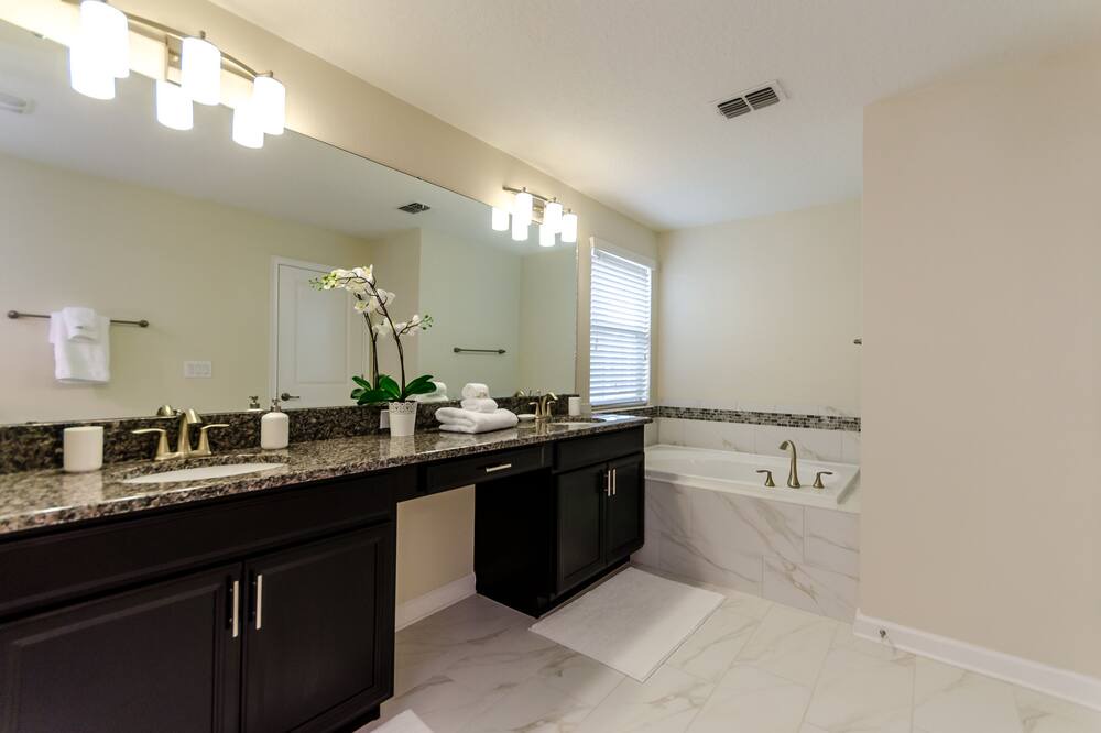 Photo of Bathroom in Davenport
