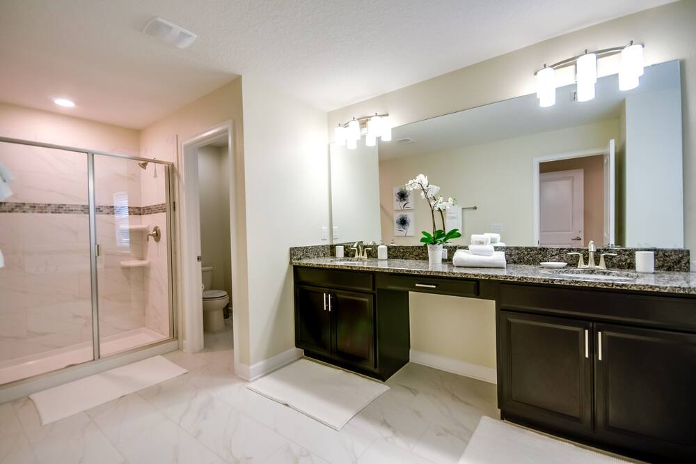 Photo of Bathroom in Davenport