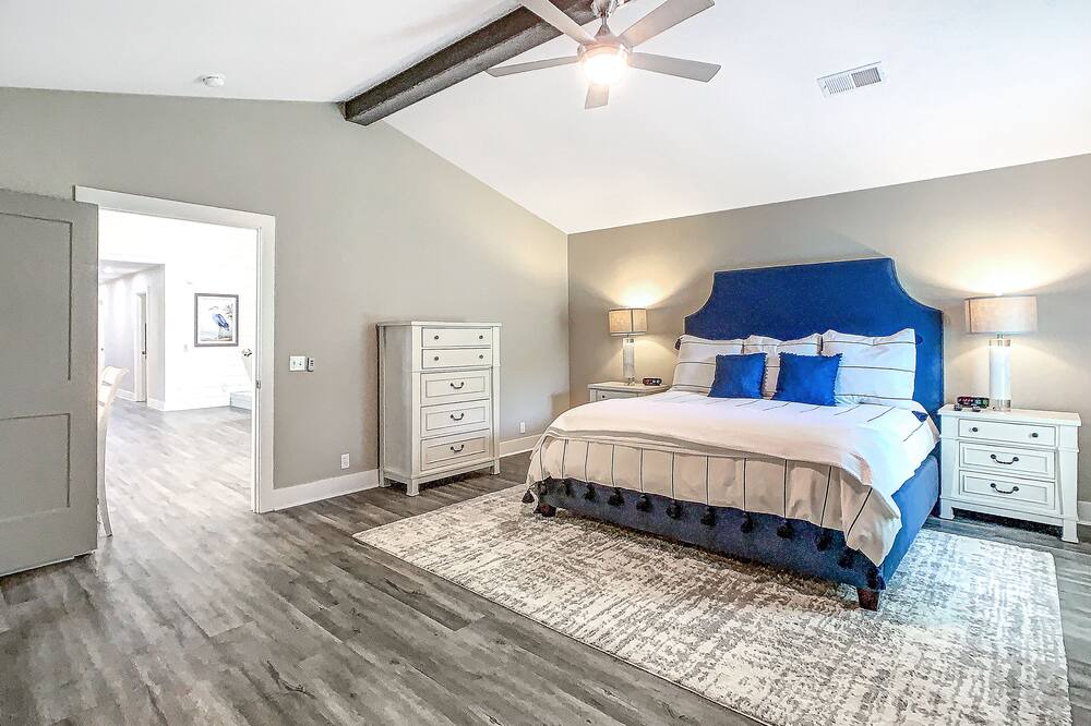 Photo of Bedroom in Northport