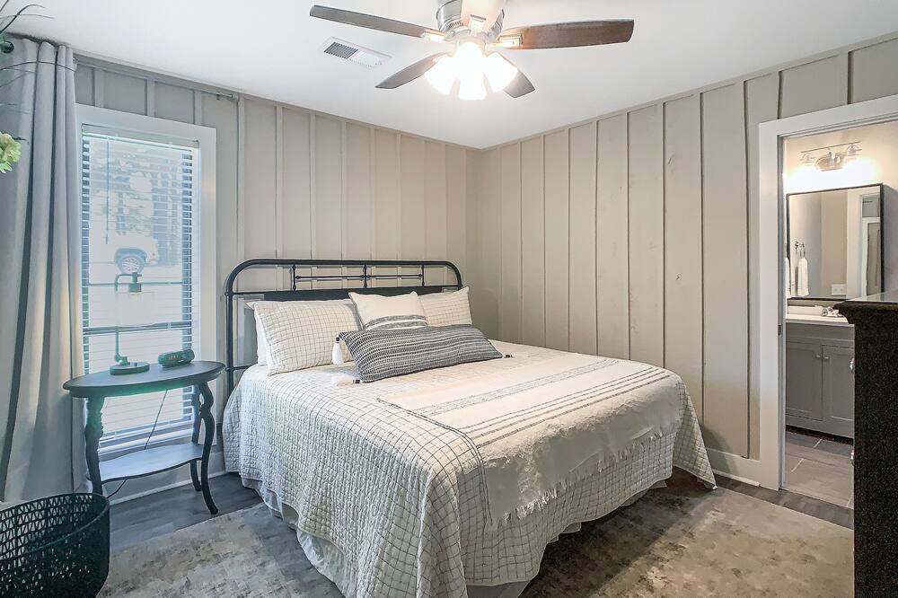Photo of Bedroom in Northport