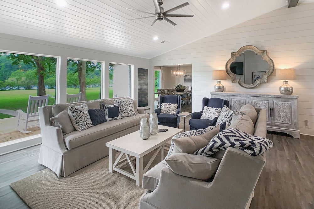 Photo of Livingroom in Northport