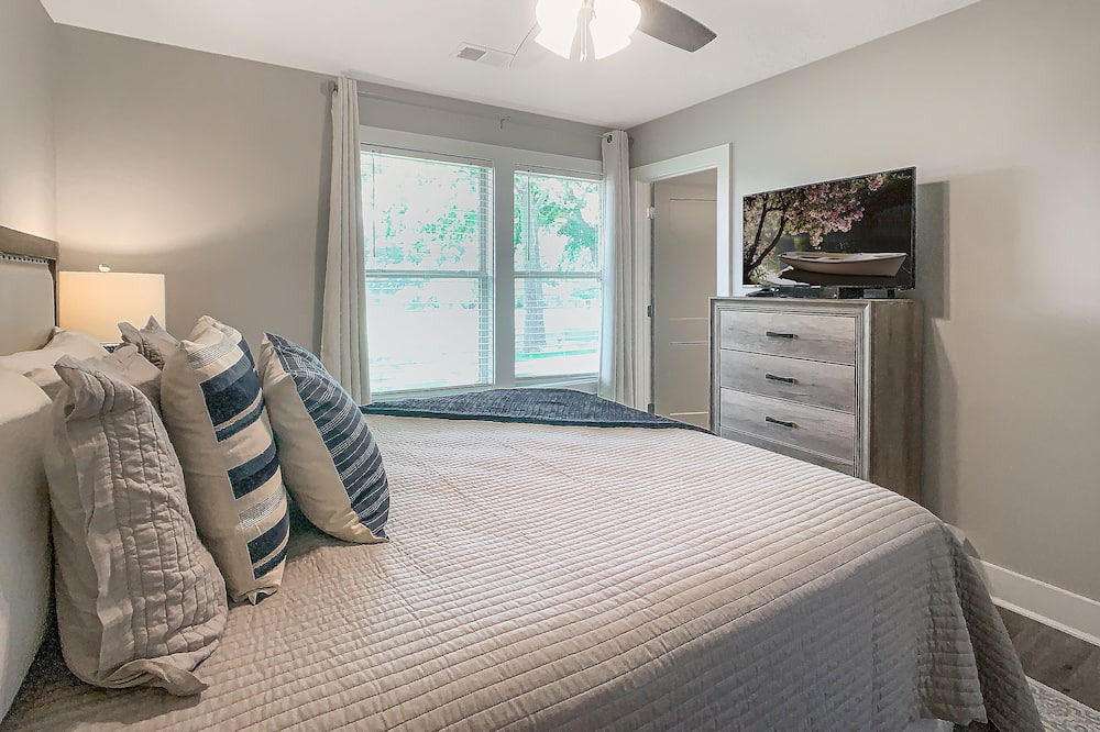 Photo of Bedroom in Northport