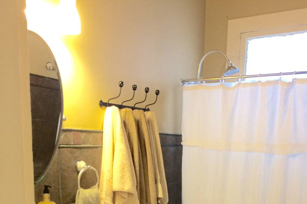 Photo of Bathroom in Faubourg Delassize