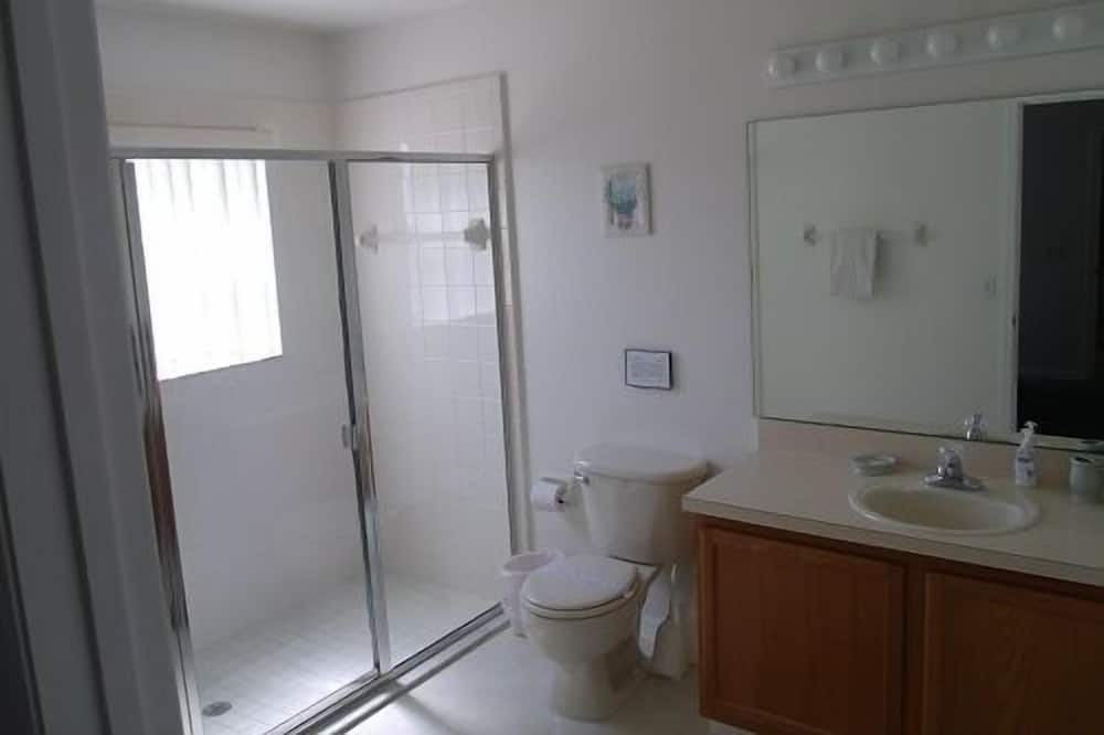 Photo of Bathroom in Bridgewater Crossing