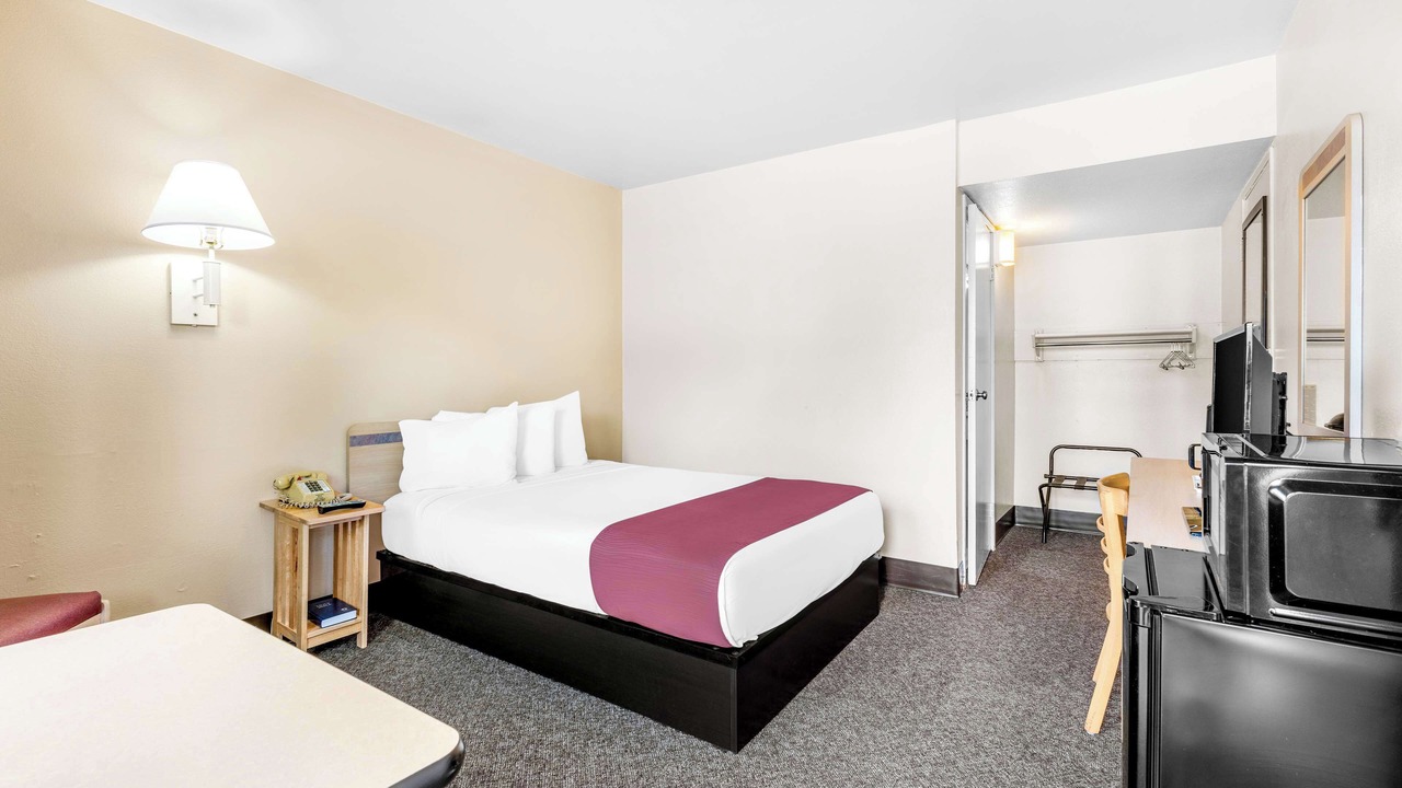 Photo of Bedroom in Lake City