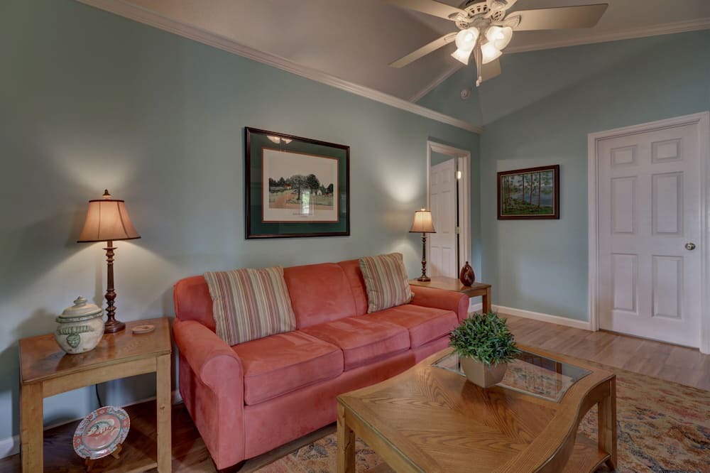 Photo of Livingroom in Jacksons' Gap