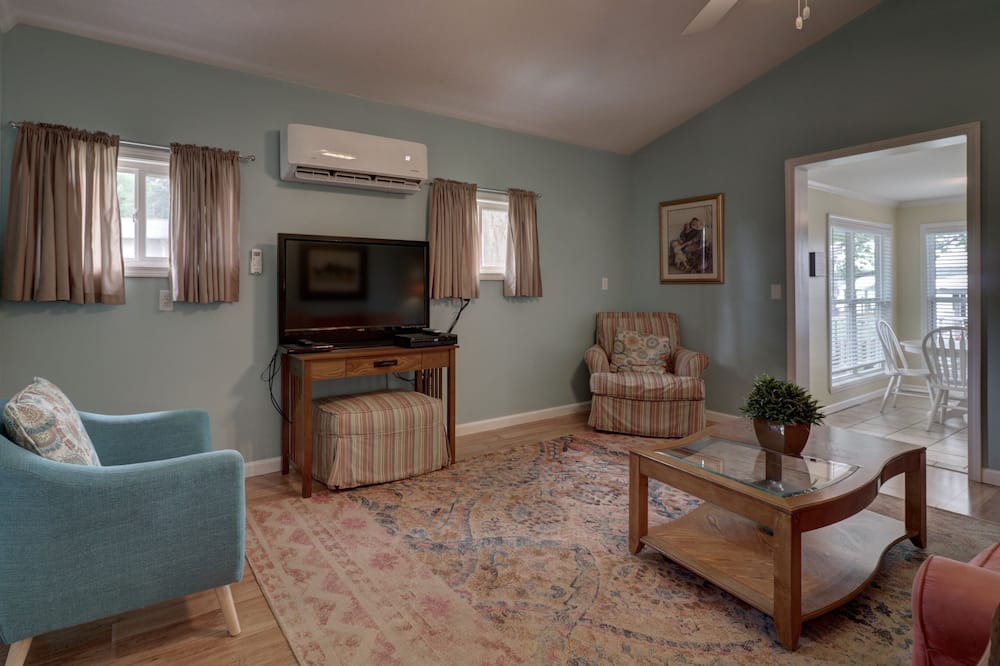 Photo of Livingroom in Jacksons' Gap