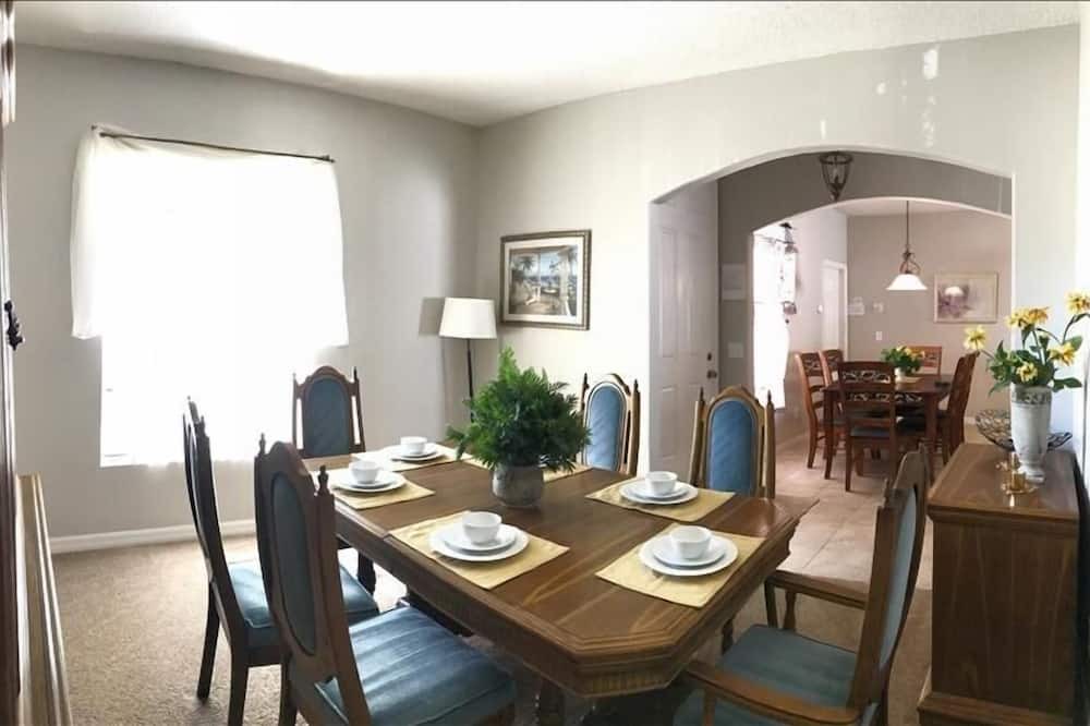 Photo of Livingroom in Sunset Ridge