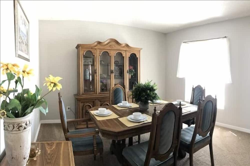 Photo of Livingroom in Sunset Ridge