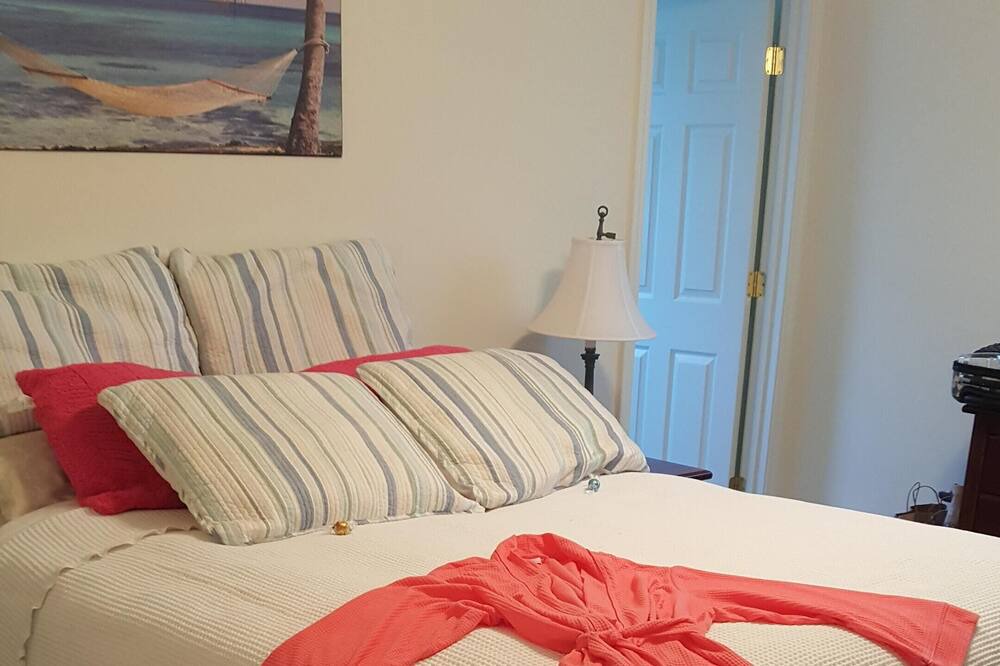 Photo of Bedroom in Waveland