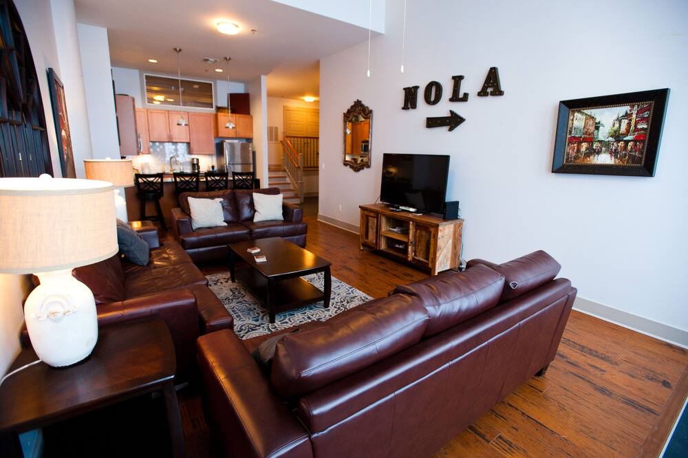 Photo of Livingroom in French Quarter