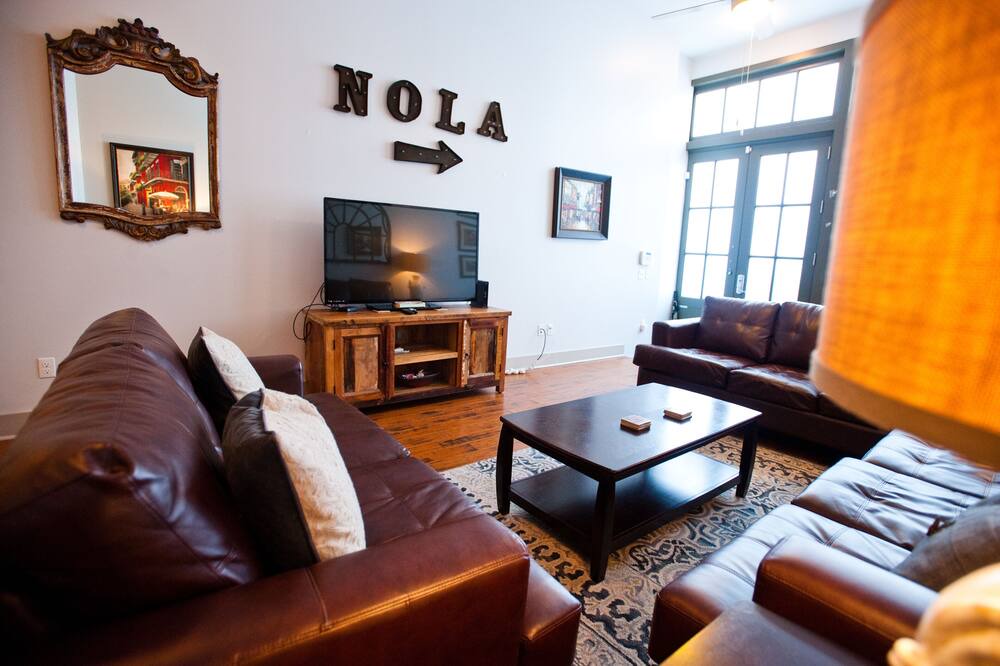Photo of Livingroom in French Quarter