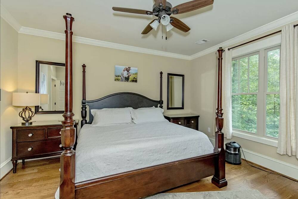 Photo of Bedroom in Smith Mountain Estates