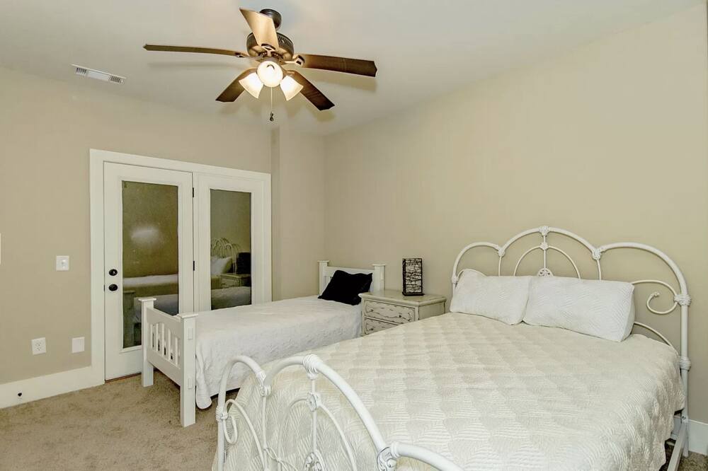 Photo of Bedroom in Smith Mountain Estates