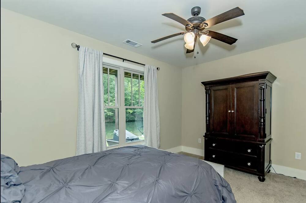 Photo of Bedroom in Smith Mountain Estates