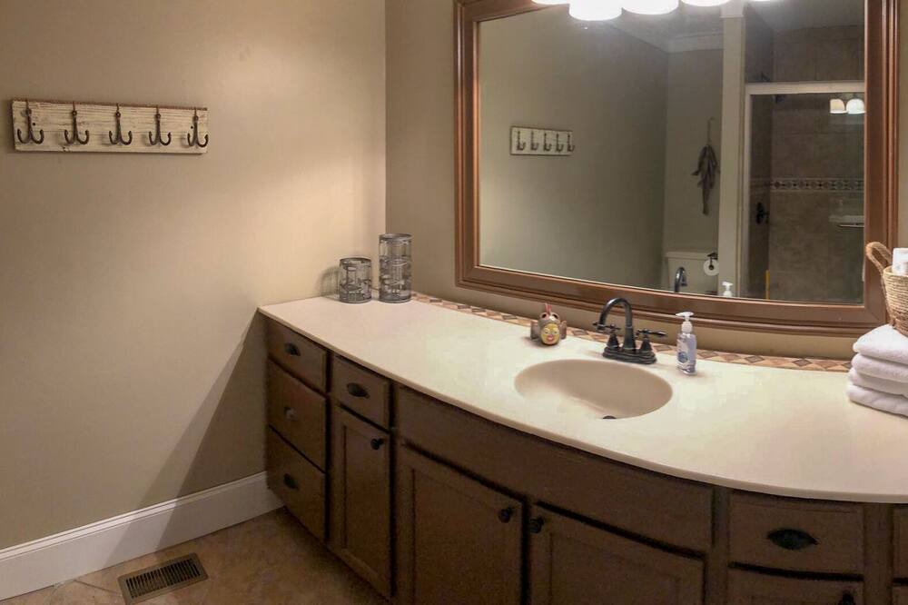 Photo of Bathroom in Iuka
