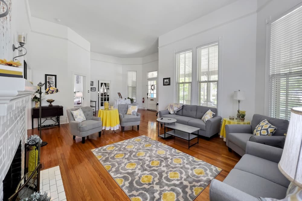 Photo of Livingroom in Eufaula