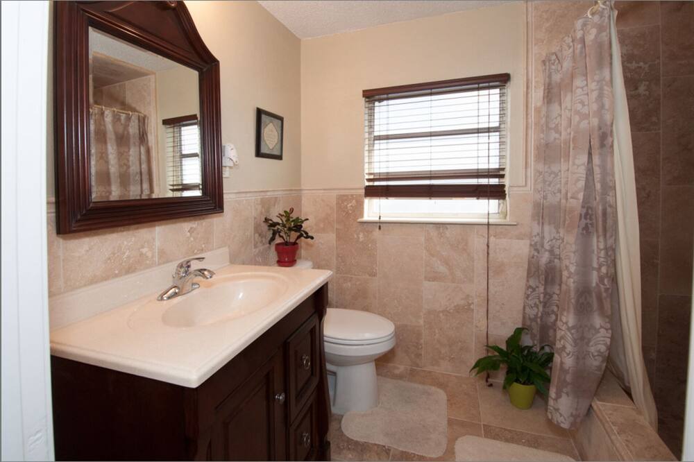 Photo of Bathroom in Algiers Point