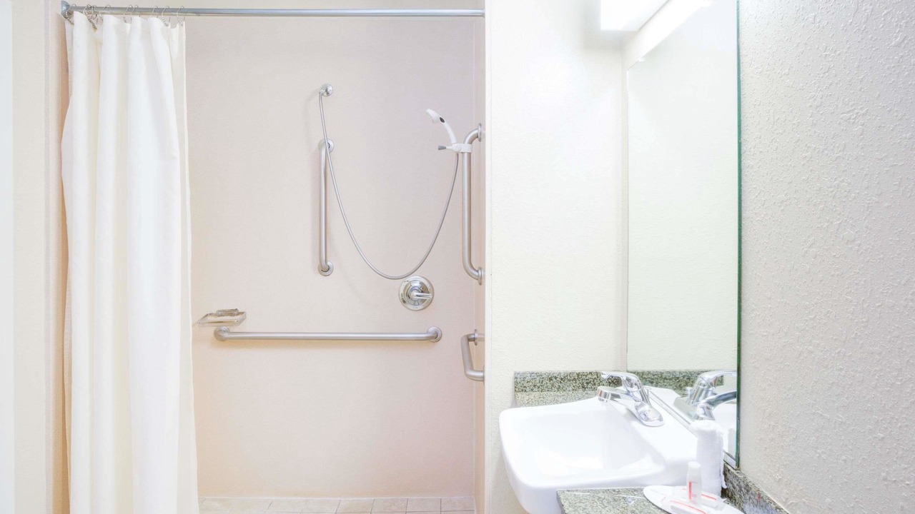 Photo of Bathroom in Saraland