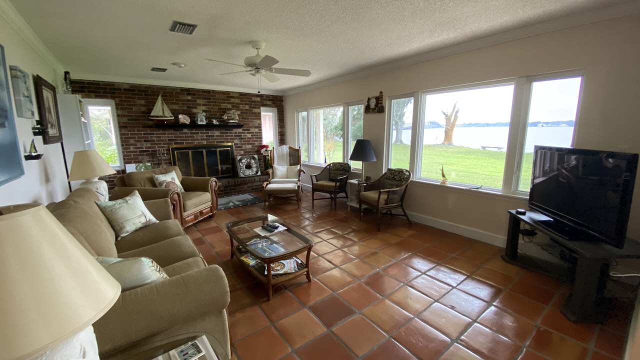 Photo of Livingroom in East Palatka