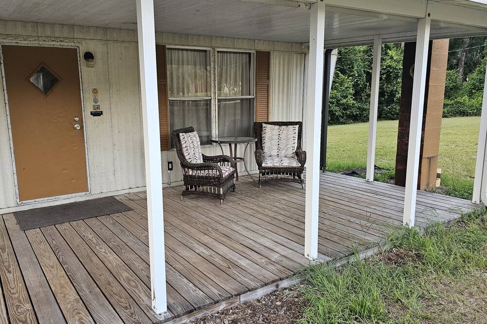 Photo of Patio Balcony in Crescent City