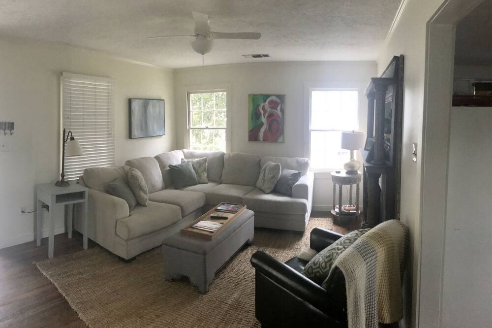 Photo of Livingroom in Starkville
