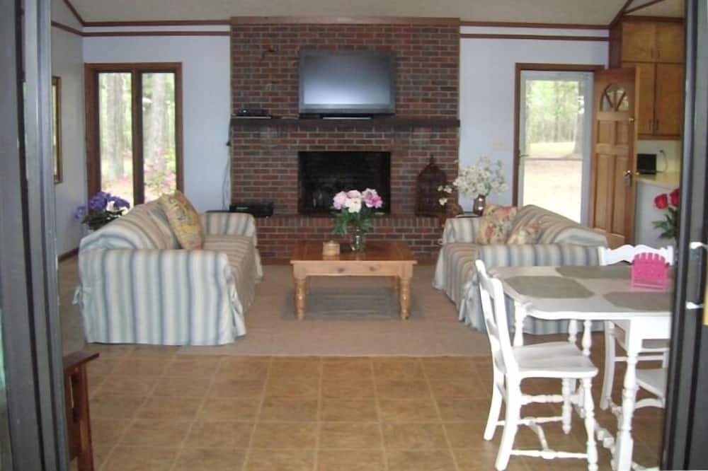 Photo of Livingroom in LaGrange