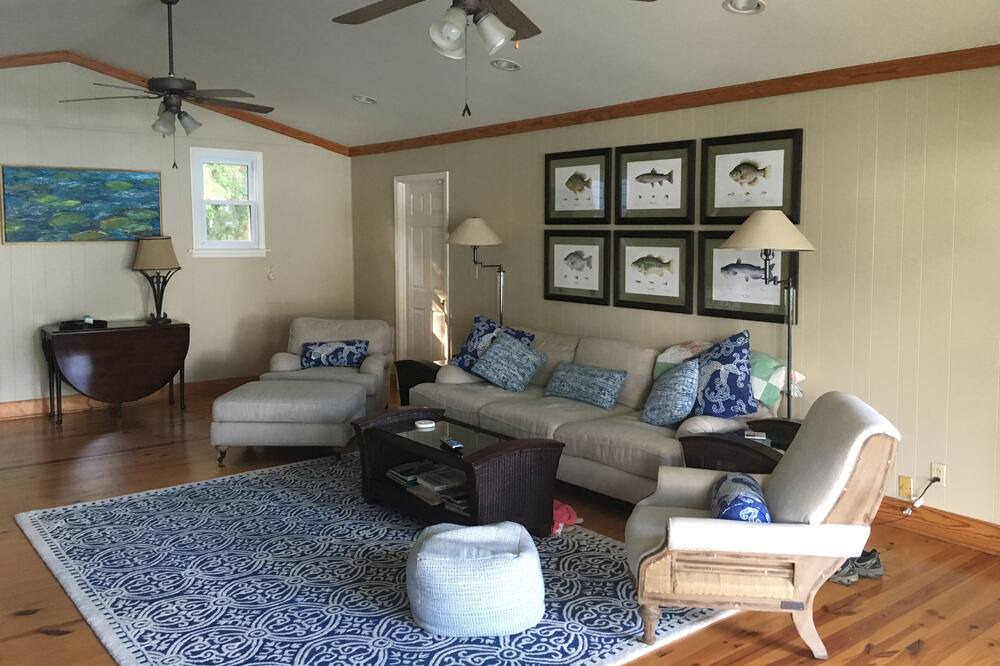 Photo of Livingroom in Alexander City